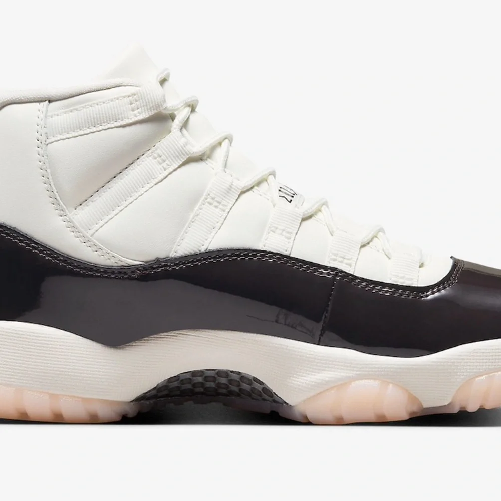 WOMEN'S AIR JORDAN 11 RETRO - 